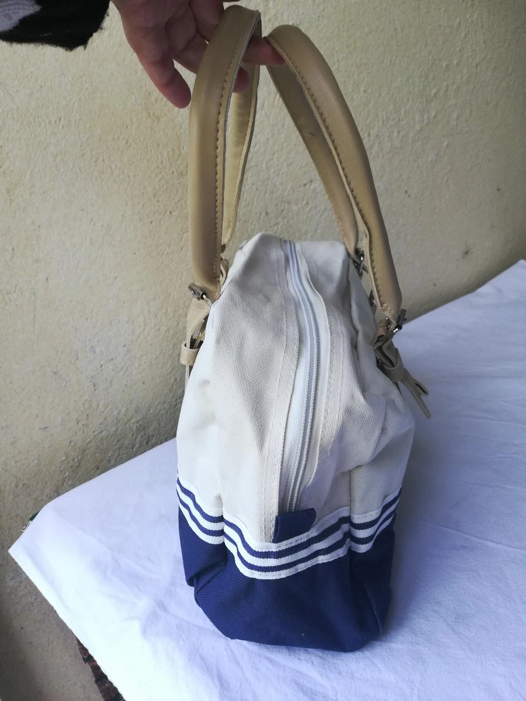 Handtas van stoffen lichtbeige onderaan marineblauw met nieuw handvat (1 streep op 1 handvat) – photo 9
